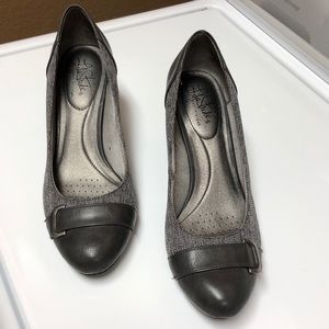 LifeStride size 8.5 Grey heels-worn twice!